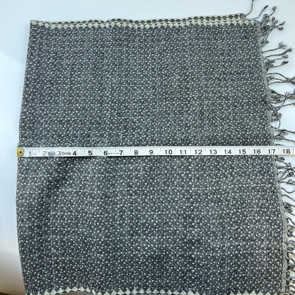 Sfera Warm Knit Shawl N245-36 - Picture 5 of 6